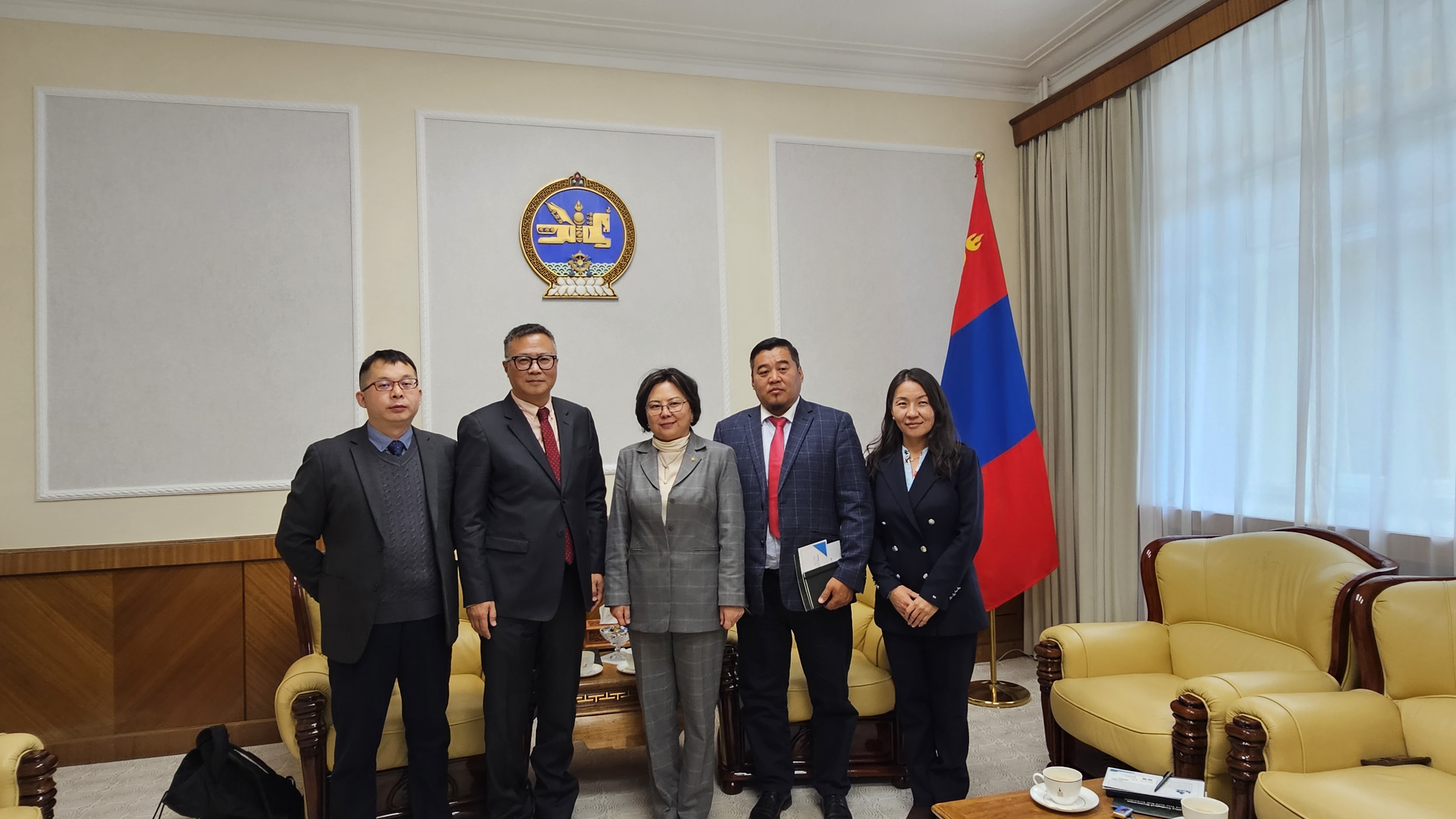 中碳森林與蒙古國(guó)環(huán)境與氣候變化部探討首都周邊及戈壁生態(tài)恢復(fù)合作項(xiàng)目